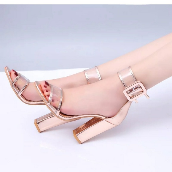 Shoes - NEW Golden Block heels